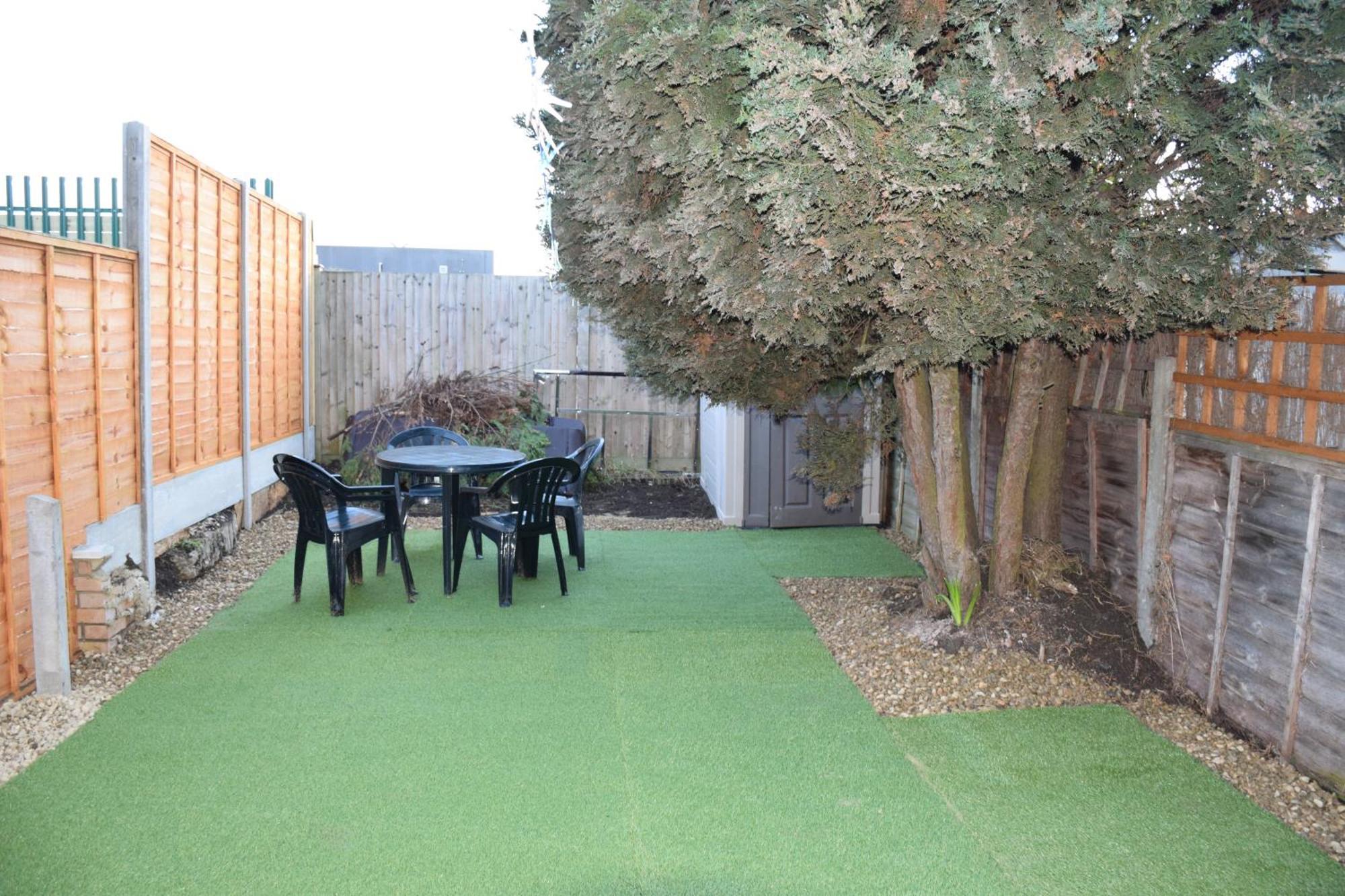 2 Bedroom Apartment, Fortescue Road London Exterior photo