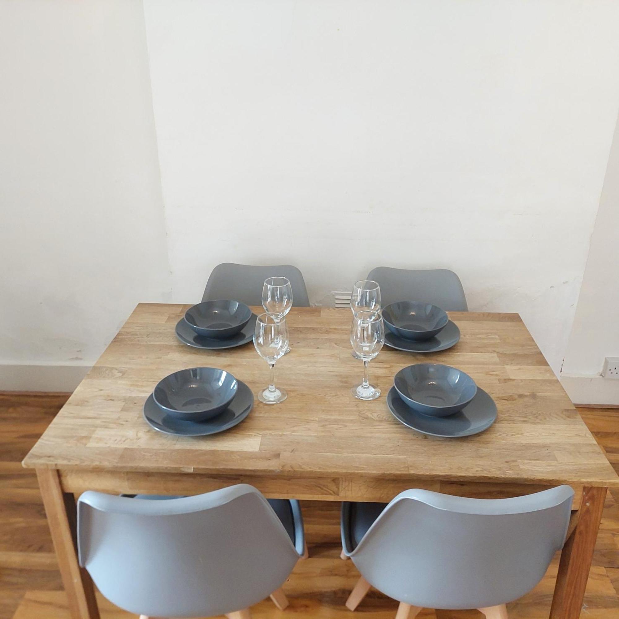 2 Bedroom Apartment, Fortescue Road London Exterior photo